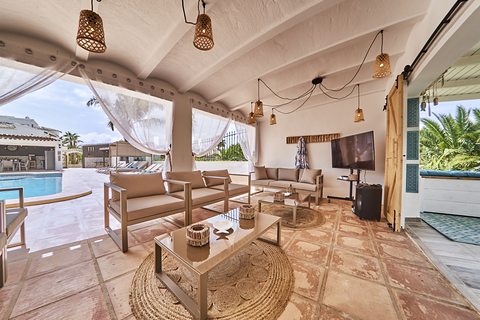 The cabana lounge, open to the pool