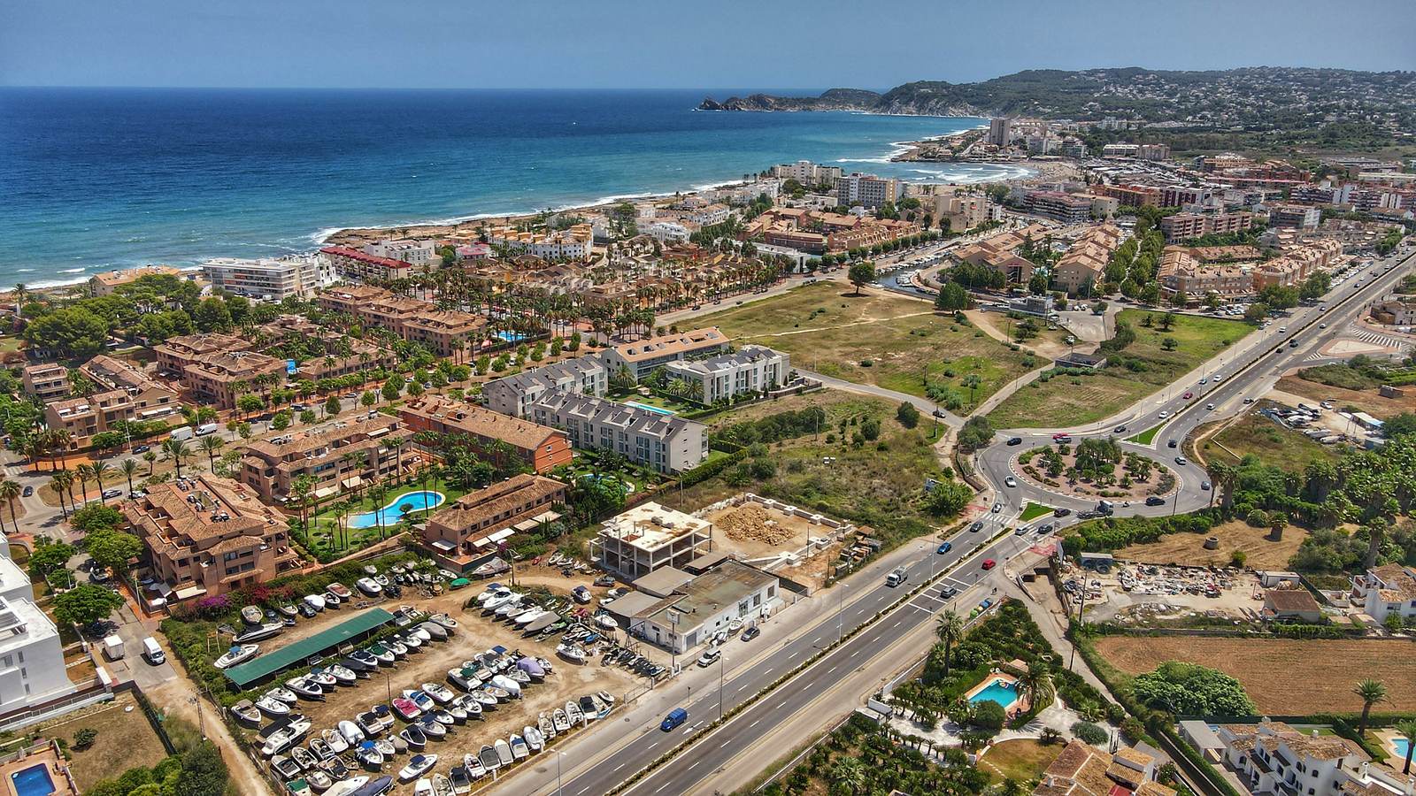 Aerial view of the roads into Jávea, with the Arenal bay behind