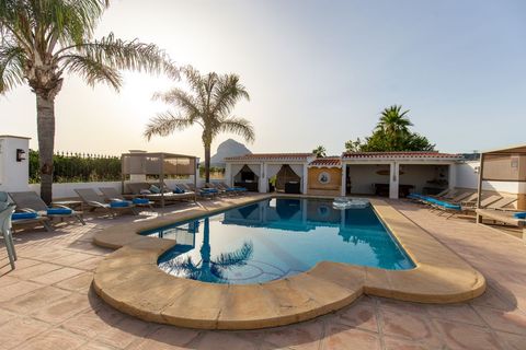 Der Pool bei Sonnenaufgang