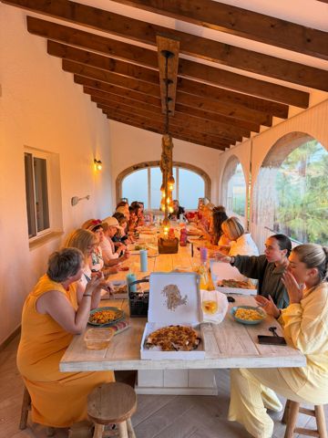 Lunch at the long table