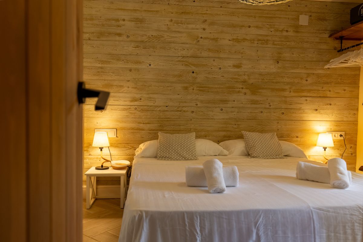 Bedroom with panelled wooden wall — Nauticaa, wing one of Villa Palmview, Jávea