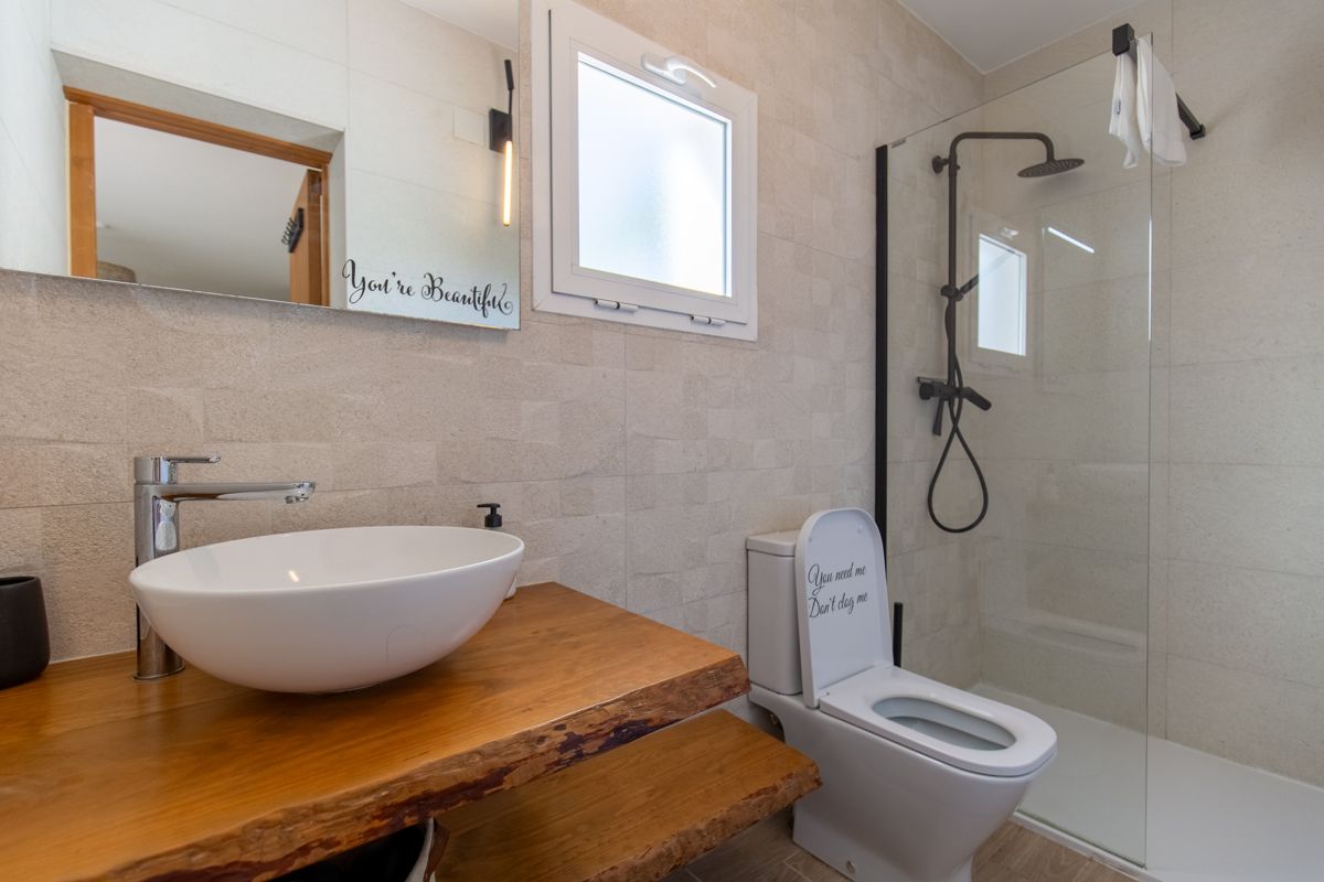 Bathroom with walk-in shower — Nauticaa, wing one of Villa Palmview, Jávea