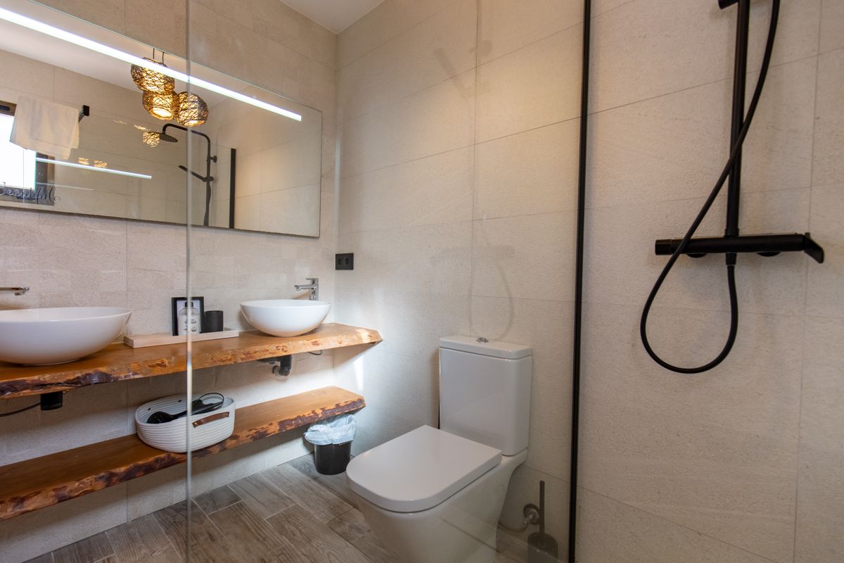 Bathroom with double basin and walk-in shower — 20,000 Leagues Under the Sea, wing two of Villa Palmview, Jávea