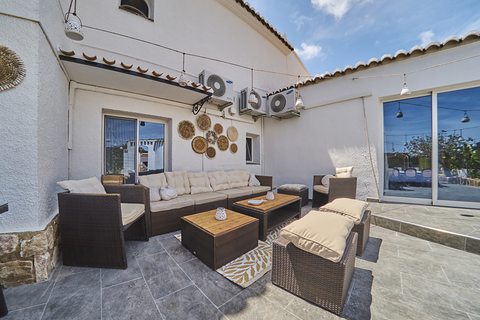 Rattan lounge seating on the patio