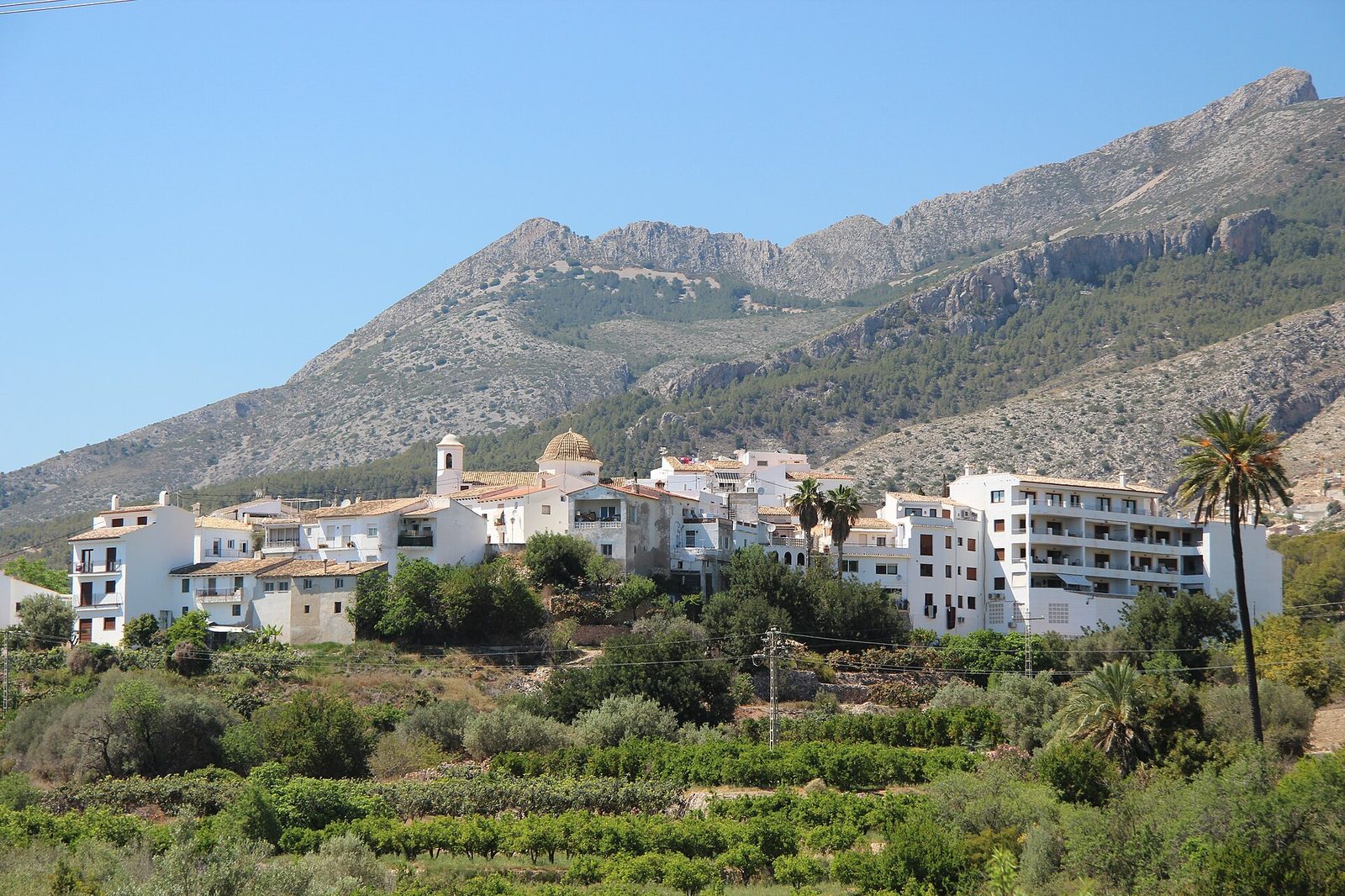 Altea la Vella beneath the Sierra de Bernia, home of Altea Club de Golf