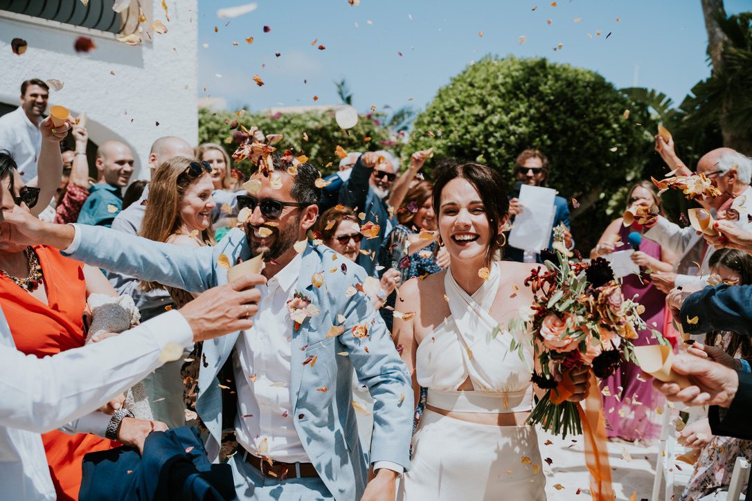 Confetti moment between the palm trees